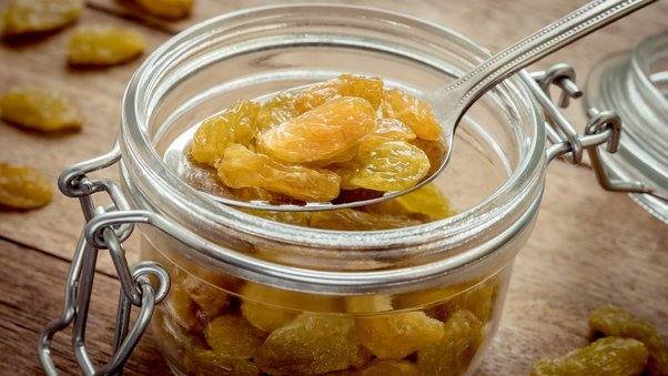 खाली पेट 15 किशमिश खाने से मिलते है कई फायदे