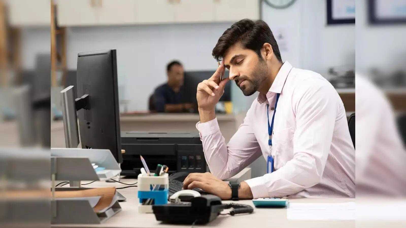 Office Health-आठ घंटे दफ्तर में बैठना और फिर शाम को जिम जाना—क्या इतना काफी है?